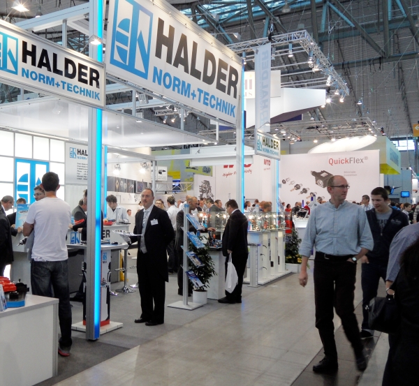 Halder präsentiert den Produktkonfigurator von CADENAS Messestand auf der AMB 2012